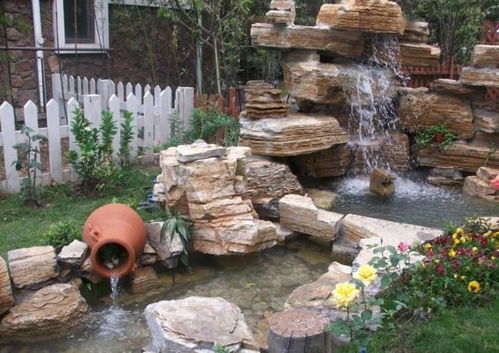 院有山水,庭满自然