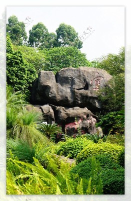 假山石雕的艺术与编号09037746素材的独特魅力